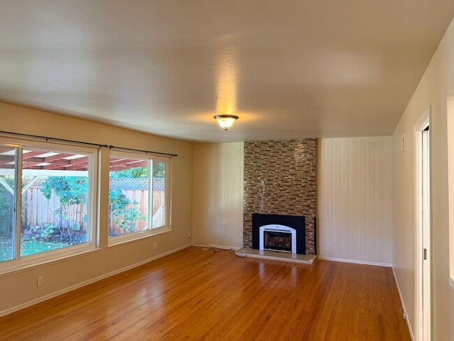 Building Photo - UPDATED LARGE 1500 sq/ft 3BR/2BA Cherry Chase Sunnyvale Home AVAILABLE NOW