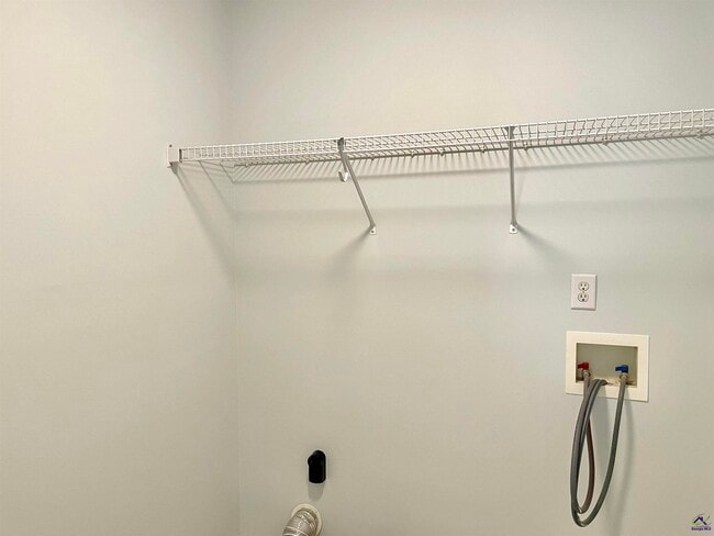 Building Photo - 205 Ellicott Dr