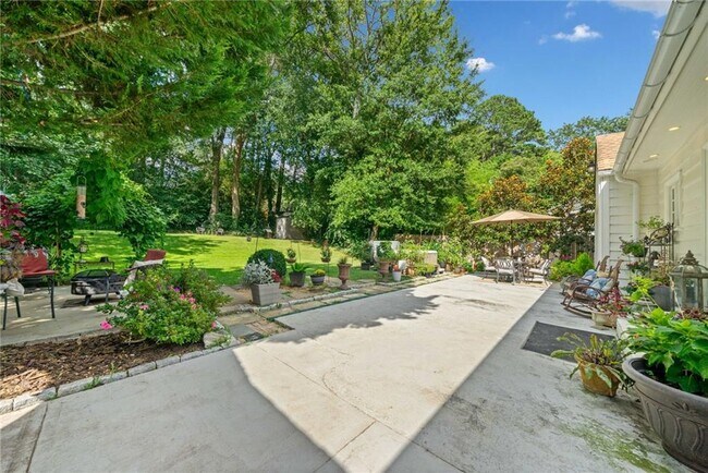 Building Photo - 970 Lindbergh Drive NE