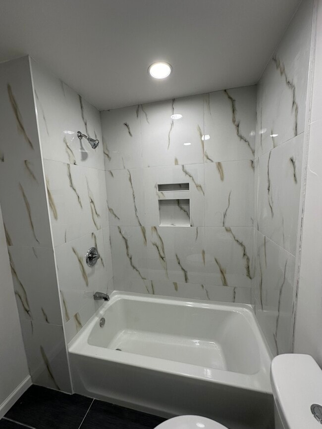 Building Photo - 536 Beech St