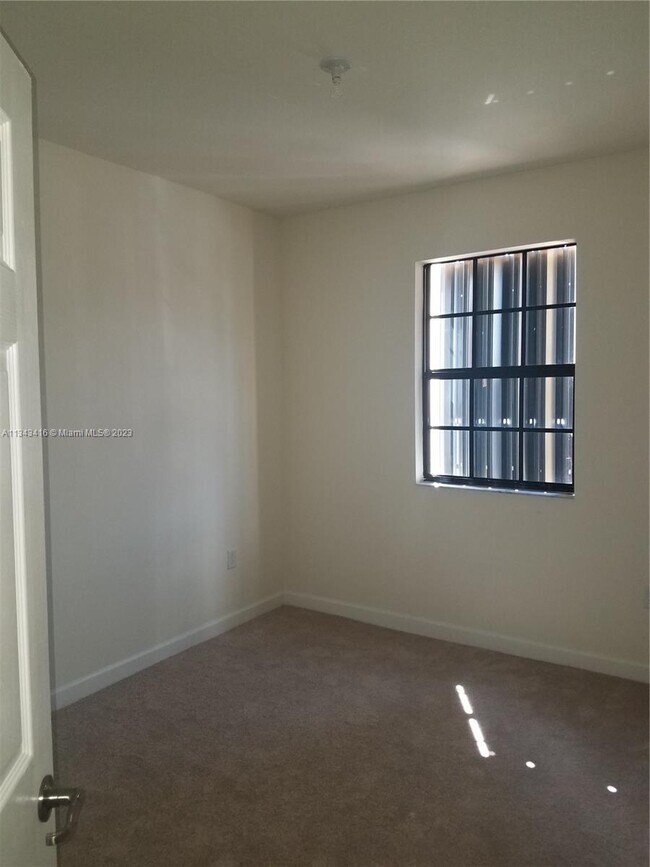 Building Photo - 3741 SE 1st St