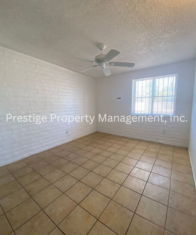 Building Photo - East Side Living Offering, Comfort & Conve...