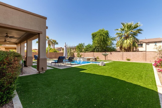 Building Photo - 622 W San Carlos Way