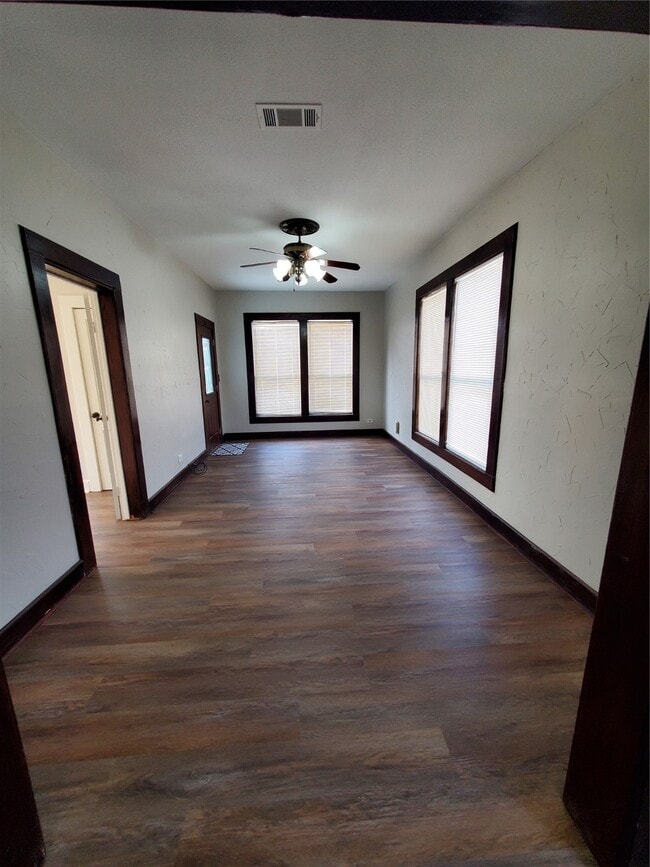 Building Photo - 1205 2nd St