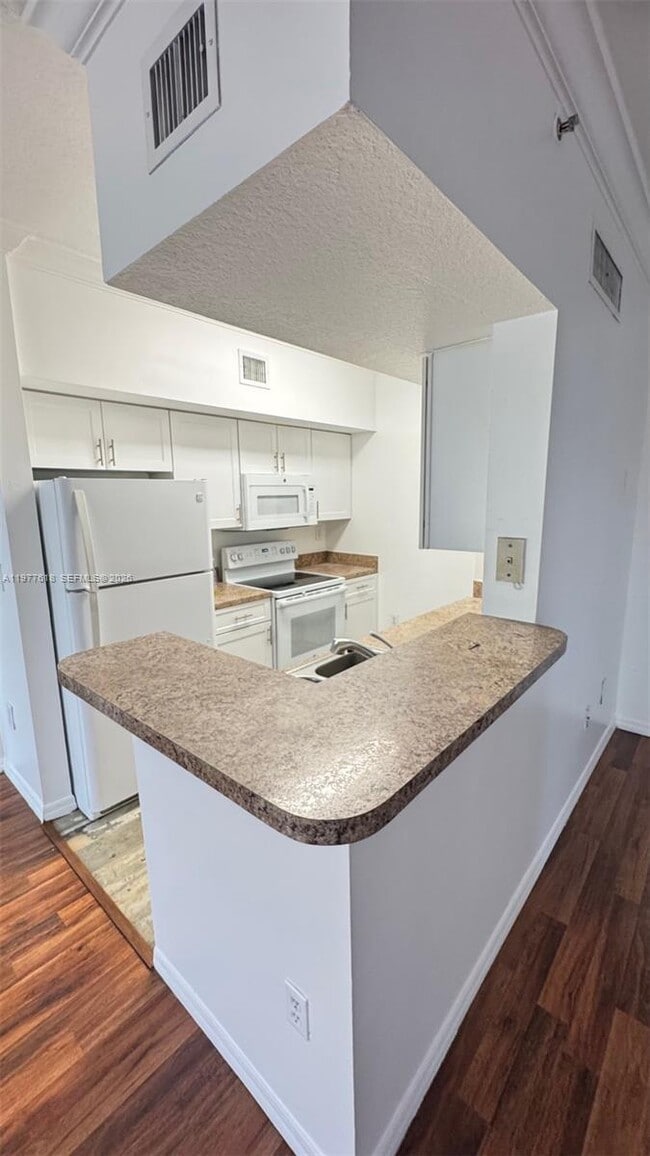 Building Photo - 131 SW 117th Ave