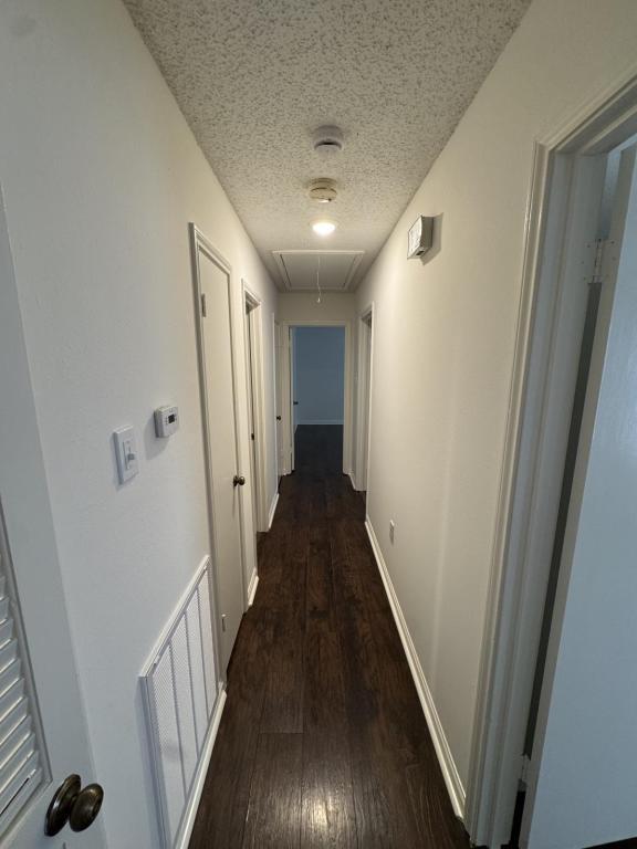 Building Photo - 1413 Briarhurst Dr