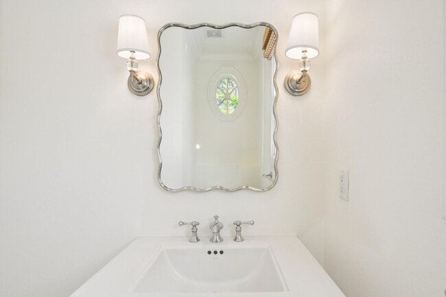 Building Photo - Luxurious Home in Downtown Palo Alto Available Now