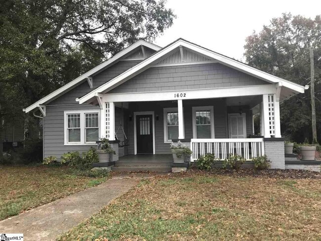 Primary Photo - 3 Bedroom 1.5 bathroom home on East North ...