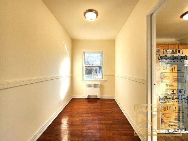 Building Photo - 2 bedroom in BAYSIDE NY 11361