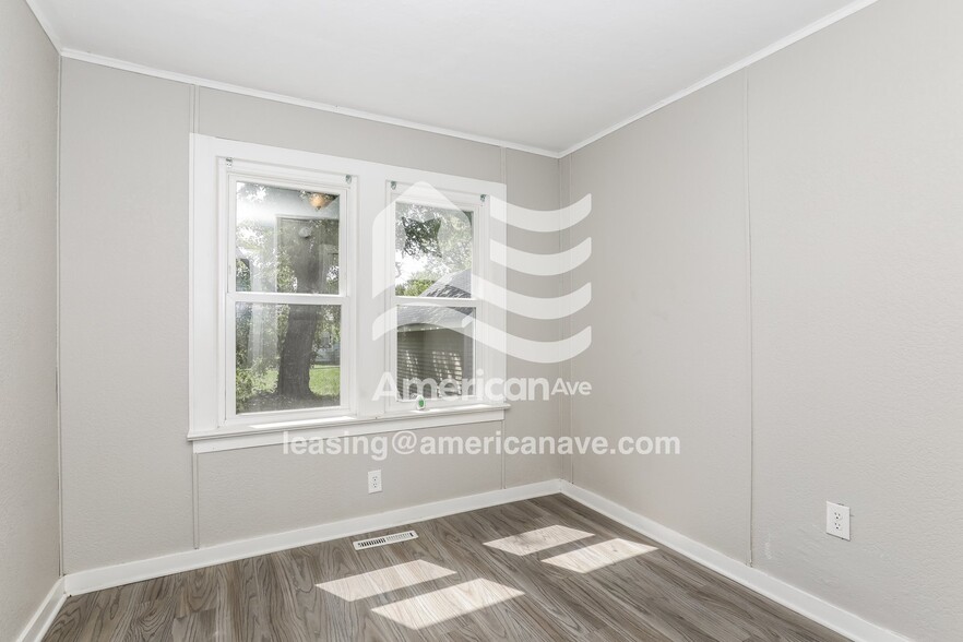 Building Photo - 609 W 33rd St