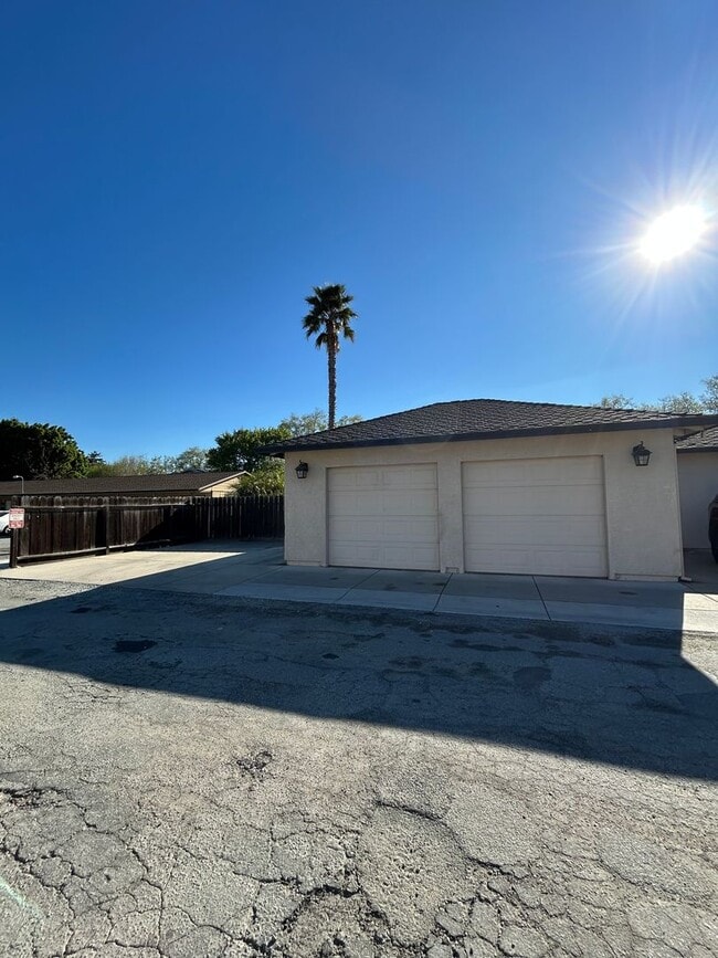 Building Photo - 450 B St