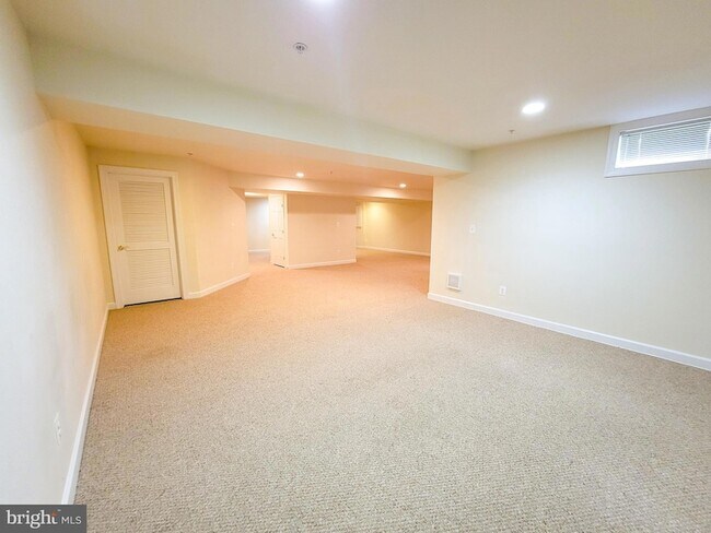 Building Photo - 2702 Millwood Way