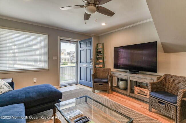 Building Photo - 6 1/2 Embury Ave