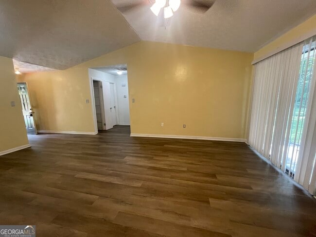 Building Photo - 122 Windy Hill Pl