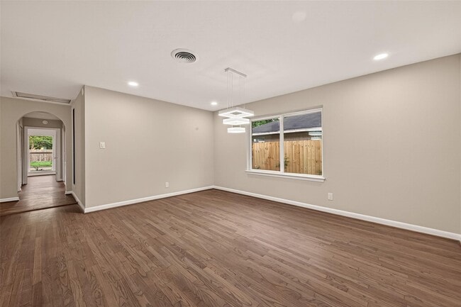 Building Photo - 11206 Huggins Dr