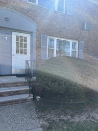 Building Photo - "Chic 1-Bedroom Condo Oasis with Granite Touches & Gleaming Hardwood Floors in Verona!"