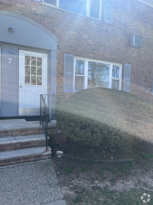 Building Photo - "Chic 1-Bedroom Condo Oasis with Granite T...