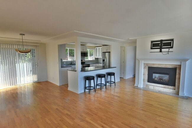 Building Photo - 4Bd/2.5Ba Edmonds House