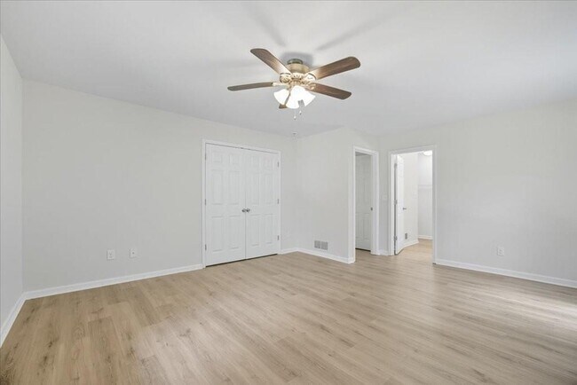 Building Photo - 4201 Autumn Lake Dr