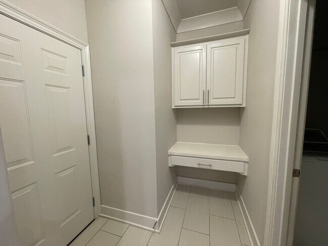 Building Photo - 3 Bedroom House in The desirable University Villas