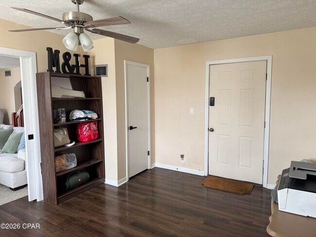 Building Photo - 1416 N Gray Ave