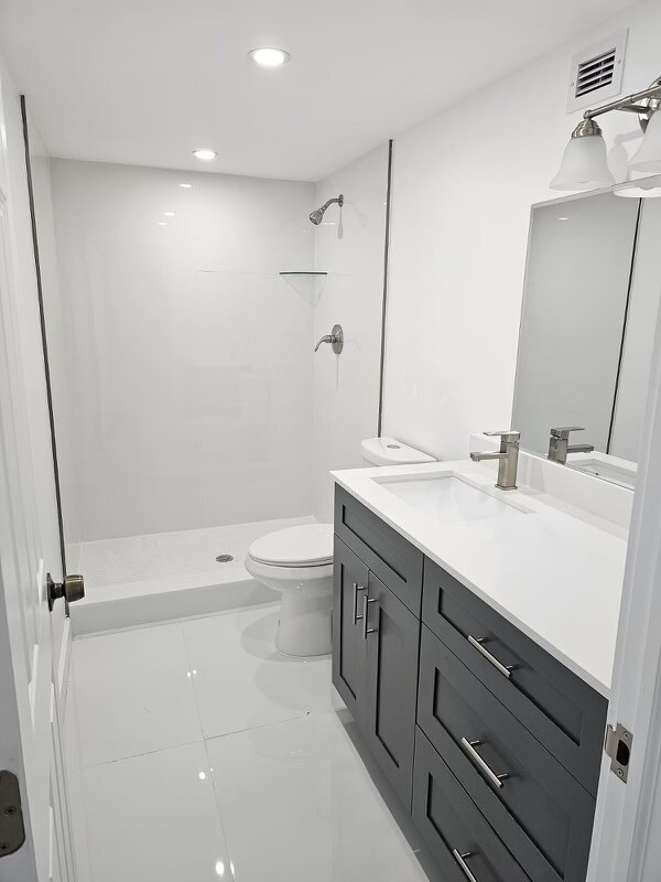 Building Photo - 3800 S Ocean Dr
