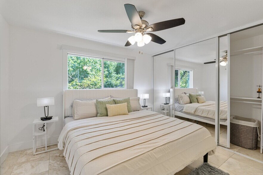 Building Photo - 15555 Union Ave