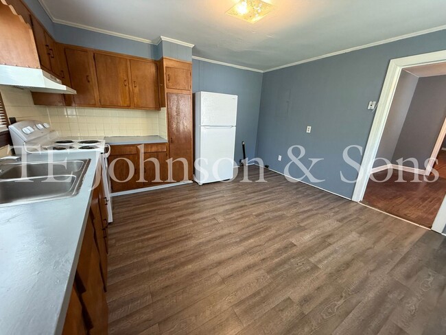 Building Photo - One Bedroom Bungalow