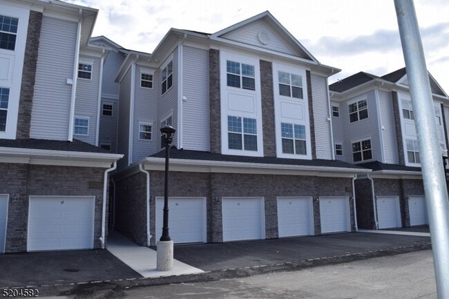 Building Photo - 67 Veterans Wy