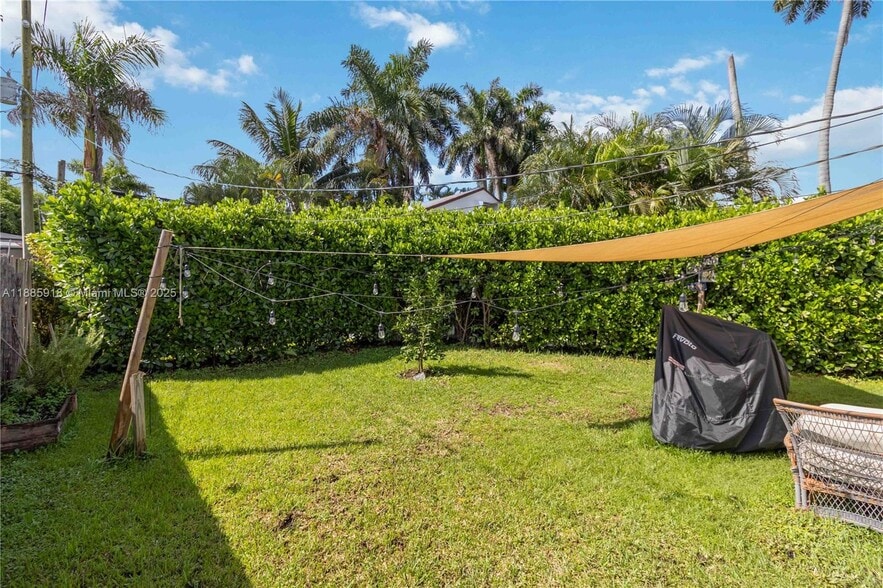 Building Photo - 1526 NE 110th St