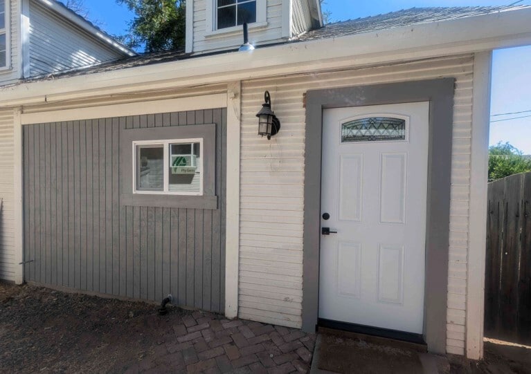 Front - 1140 Arcade Blvd