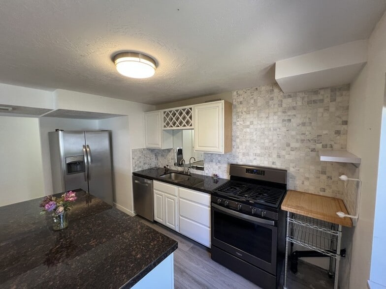 Building Photo - 1219 Bridle Trail Rd