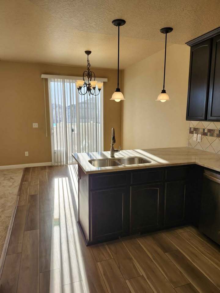 Building Photo - 3811 N Prairie Grass Dr