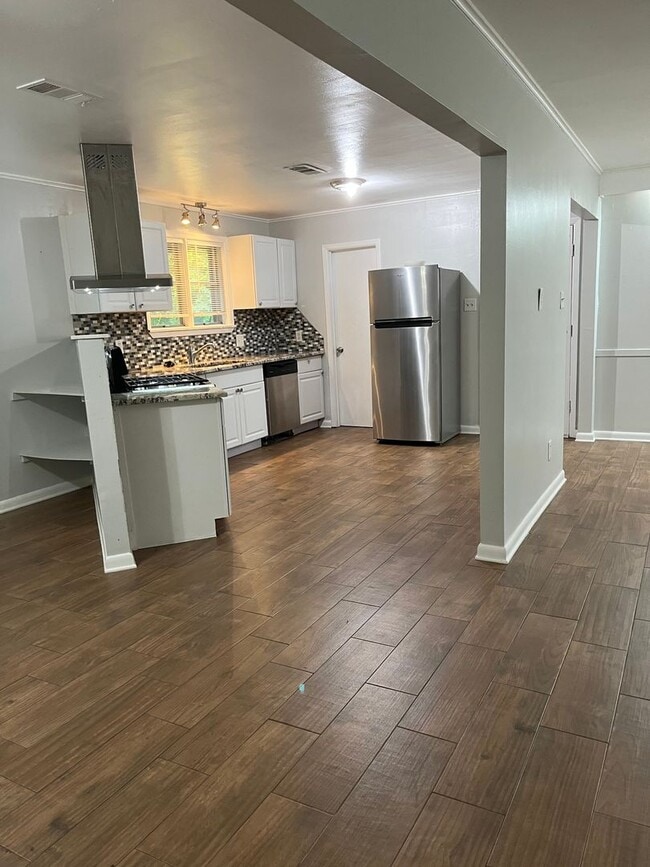 Building Photo - Gorgeous..Remodeled !