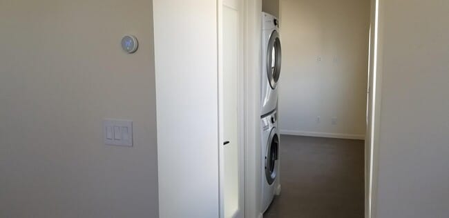 Building Photo - 2334 N Evergreen St