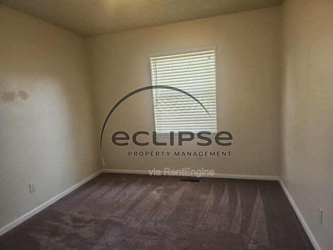 Building Photo - 717 Lee Dr