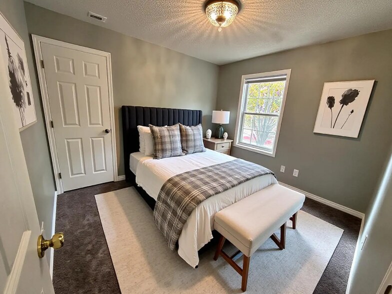 Building Photo - 4300 Mantua Way