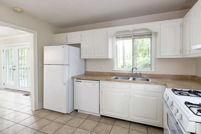 Building Photo - 2754 Tiffany Dr SW