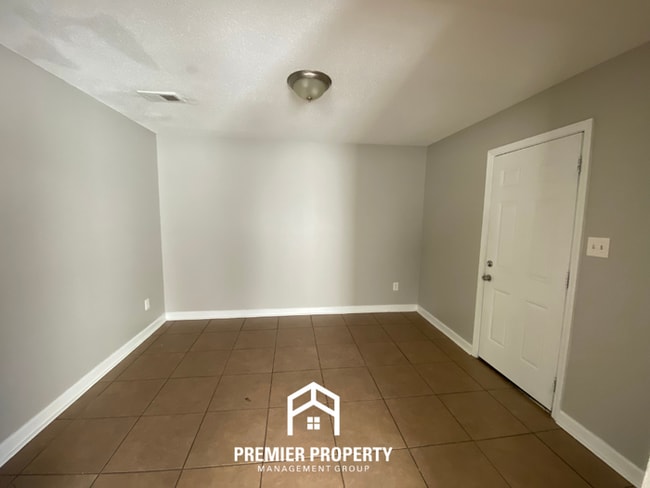 Building Photo - 4870 Royal Run Dr