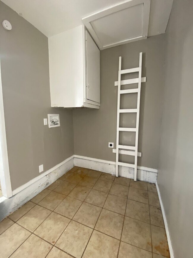 Building Photo - 301 NW 83rd St