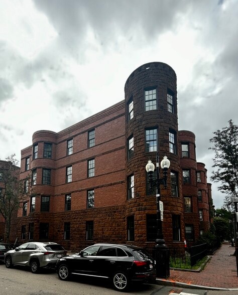 Building Photo - 88 Saint Botolph St