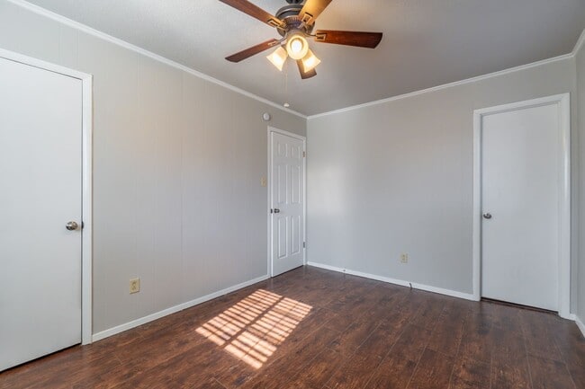Building Photo - * Move-In Special * Beautiful 4 Bed / 3 Ba...