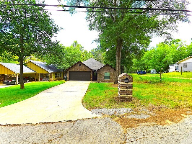 Building Photo - Ready to Move Into Your Dream Rental Home?