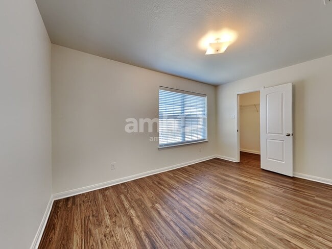 Building Photo - 9210 Bald Cypress St