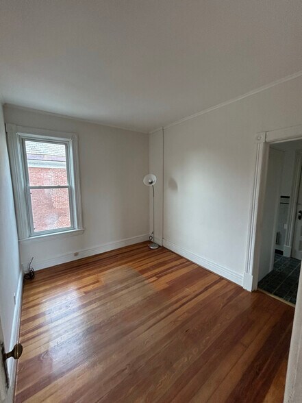 Building Photo - 1381 Union St