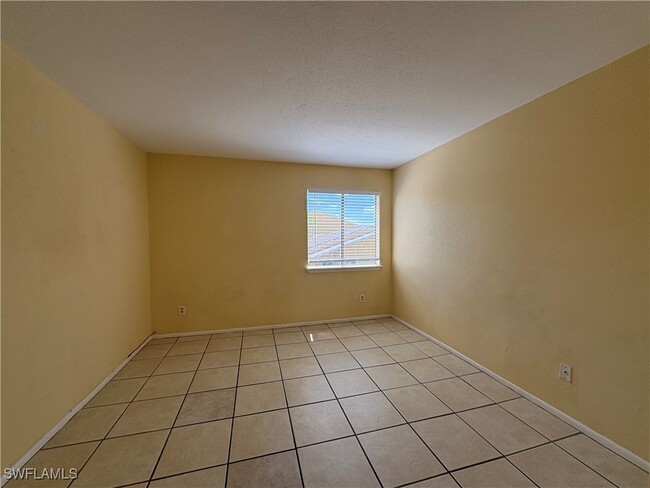 Building Photo - 2905 Winkler Ave