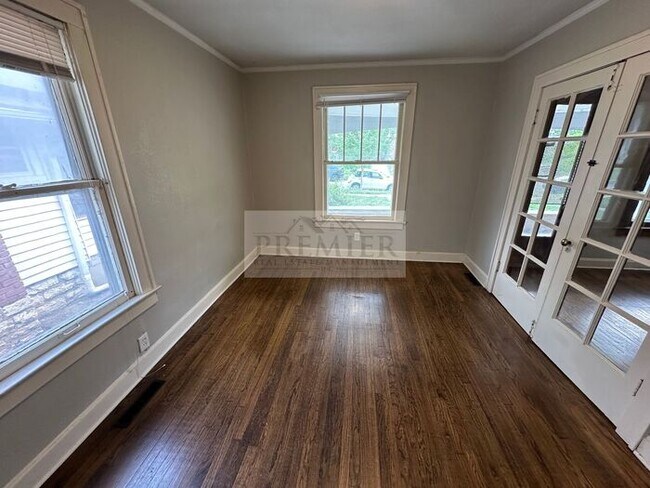 Building Photo - 5618 Forest Ave