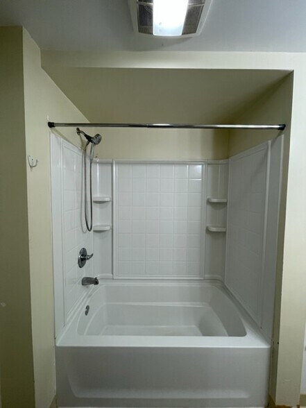 Downstairs Bathroom 1 - 7 Franklin St