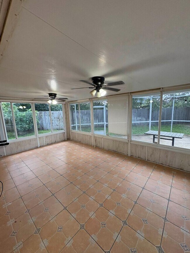 Building Photo - 436 Mango Cir