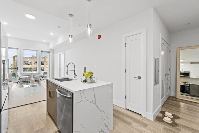 Building Photo - 412 Whiton St